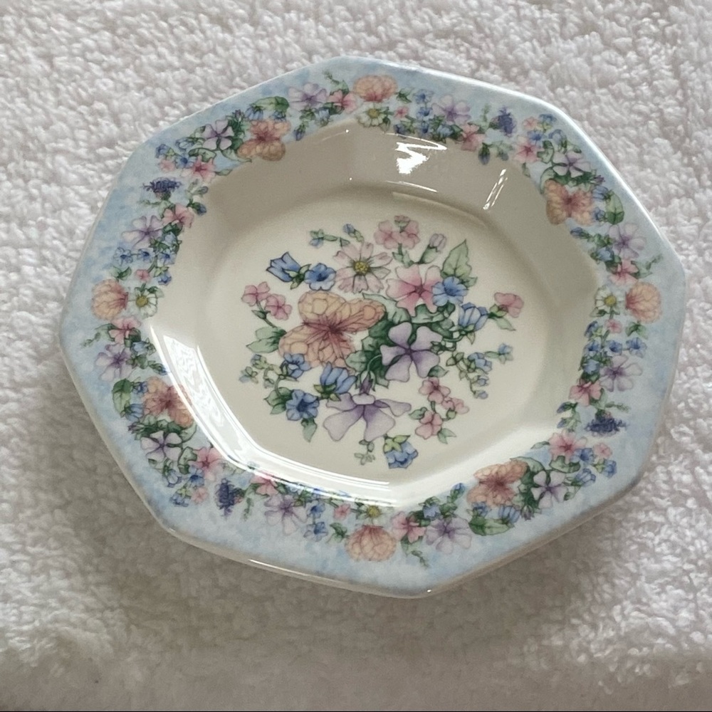 Wedgewood Angela Bone China Made in England 1989 Jewelry Dish Trinket Holder